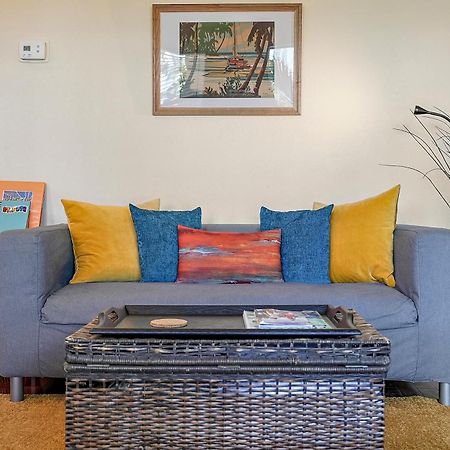 Wine-Dine-Sunshine Cozy Flat In The Heart Of Dtsp Villa St. Petersburg Ngoại thất bức ảnh