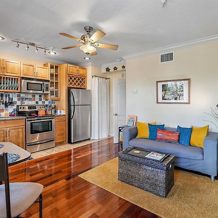 Wine-Dine-Sunshine Cozy Flat In The Heart Of Dtsp Villa St. Petersburg Ngoại thất bức ảnh