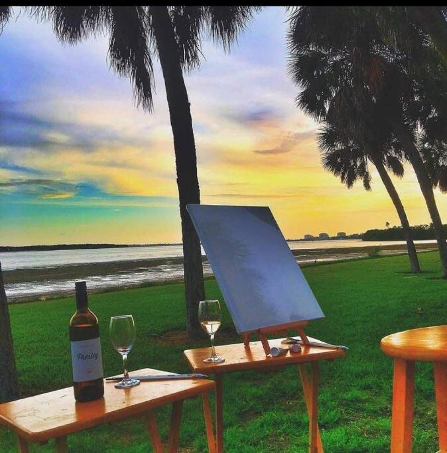 Wine-Dine-Sunshine Cozy Flat In The Heart Of Dtsp Villa St. Petersburg Ngoại thất bức ảnh