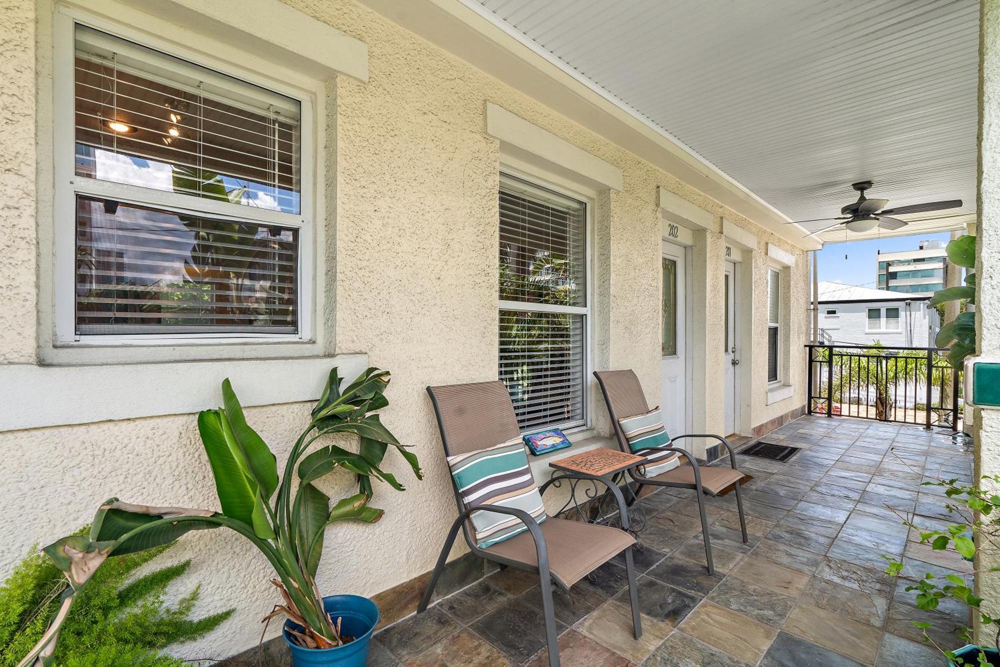 Wine-Dine-Sunshine Cozy Flat In The Heart Of Dtsp Villa St. Petersburg Ngoại thất bức ảnh