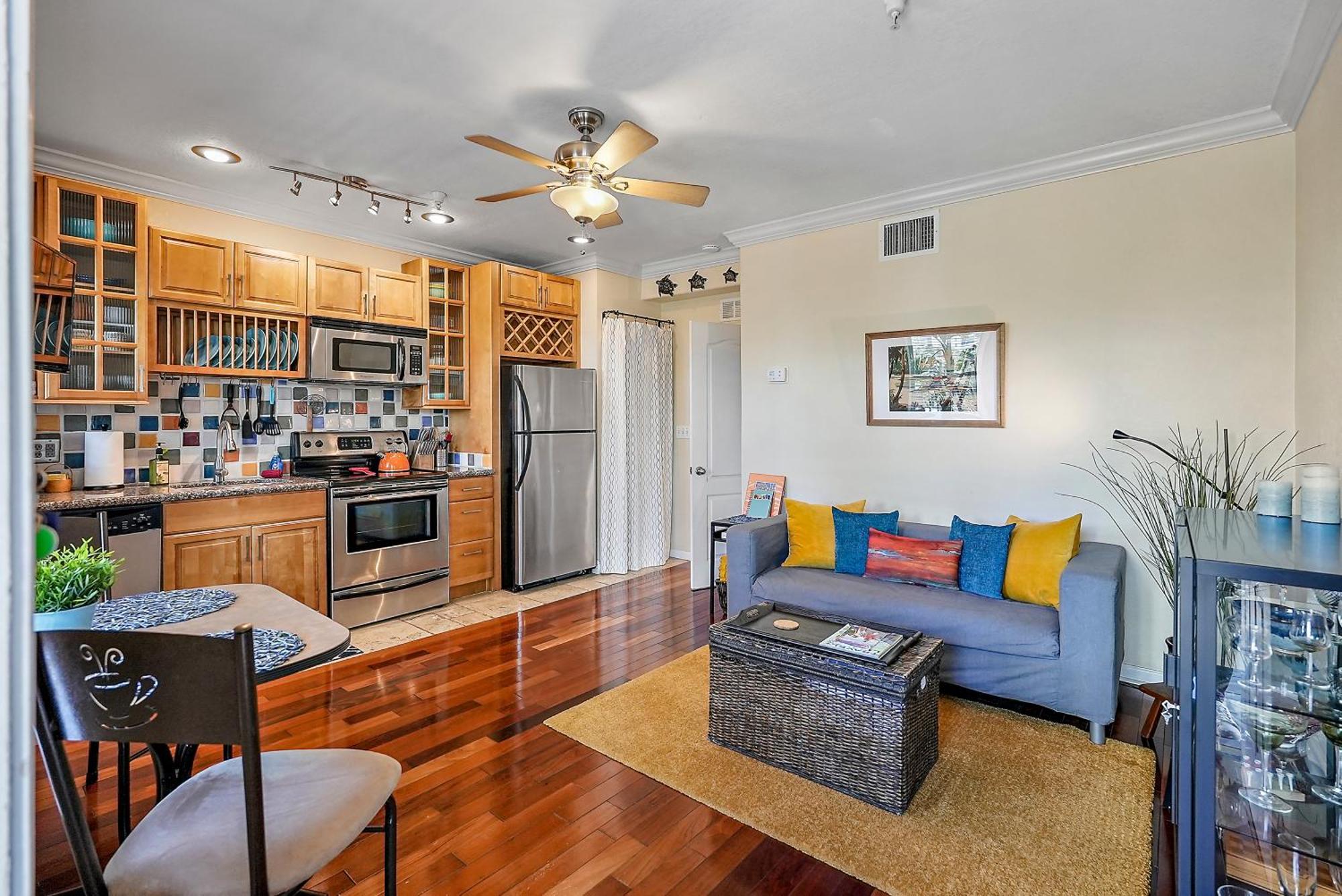 Wine-Dine-Sunshine Cozy Flat In The Heart Of Dtsp Villa St. Petersburg Ngoại thất bức ảnh