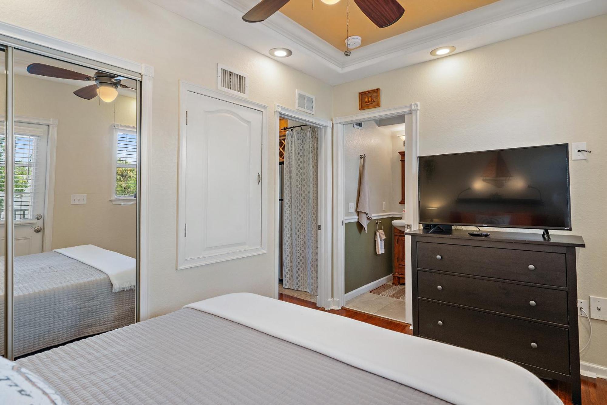 Wine-Dine-Sunshine Cozy Flat In The Heart Of Dtsp Villa St. Petersburg Ngoại thất bức ảnh