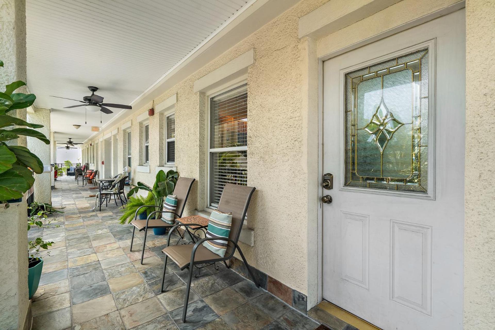 Wine-Dine-Sunshine Cozy Flat In The Heart Of Dtsp Villa St. Petersburg Ngoại thất bức ảnh